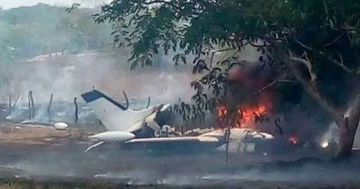 Mueren seis personas calcinadas tras desplome de avioneta en Chihuahua