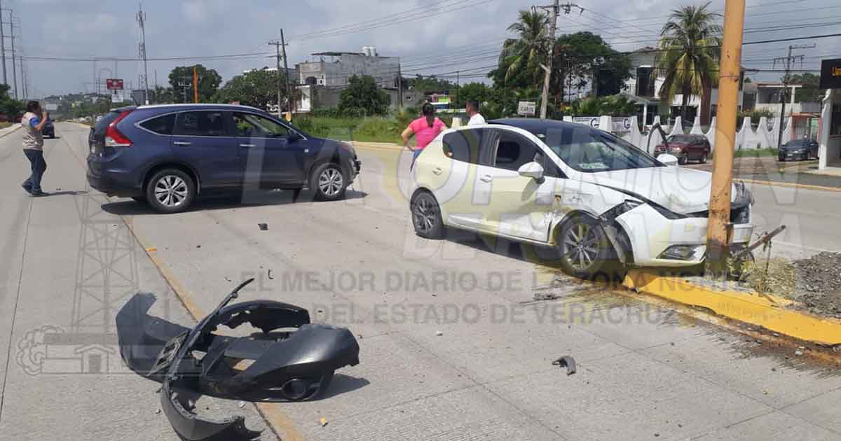 Encontronazo deja una mujer lesionada