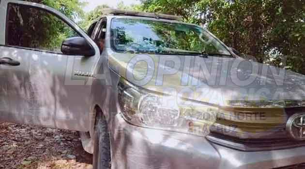 Policías municipales de Coxquihui en estado etílico se duermen en la patrulla