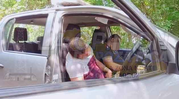 Policías municipales de Coxquihui en estado etílico se duermen en la patrulla