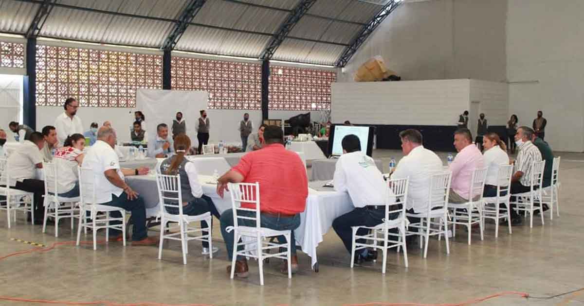 Participa Román Jiménez en reunión con alcaldes de la zona norte