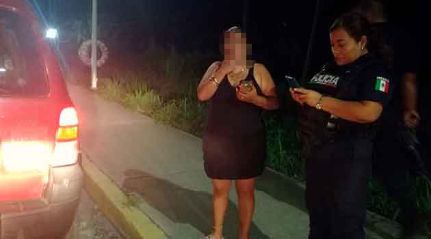 Intentan robar camioneta a empleada municipal