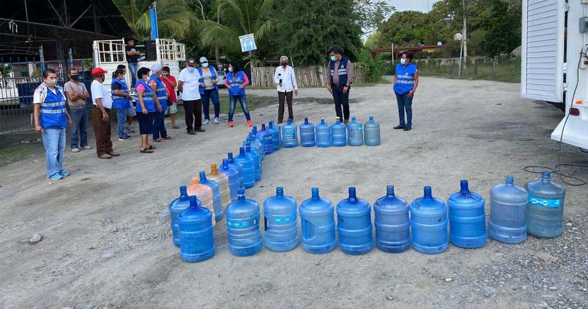 Apoyan a ciudadanía con entrega de agua
