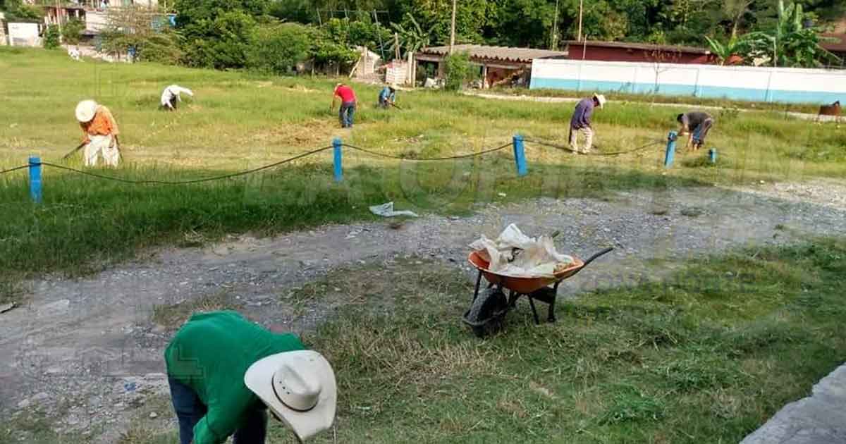 Campesinos de Las Lomas, Coyutla están alertas ante cualquier caso sospechoso en la comunidad