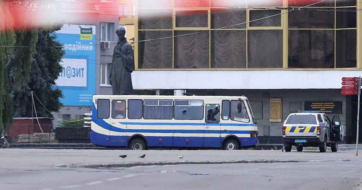 Hombre armado toma rehenes en un autobús en Ucrania