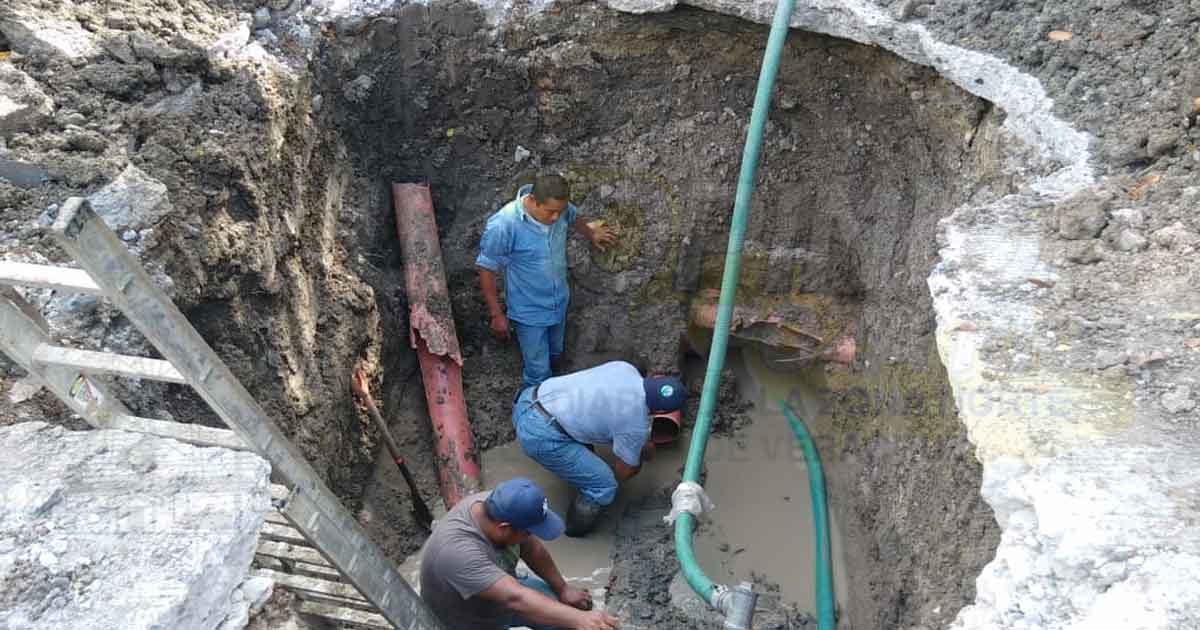 Por fin reparan fuga que dejó sin agua a cientos de familias en Coatzintla