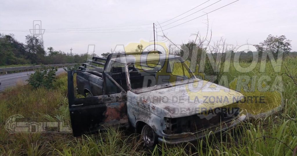 Corto circuito acaba con camioneta