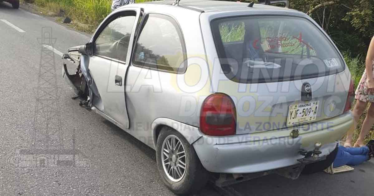 Féminas lesionadas en accidente al desprenderse un neumático