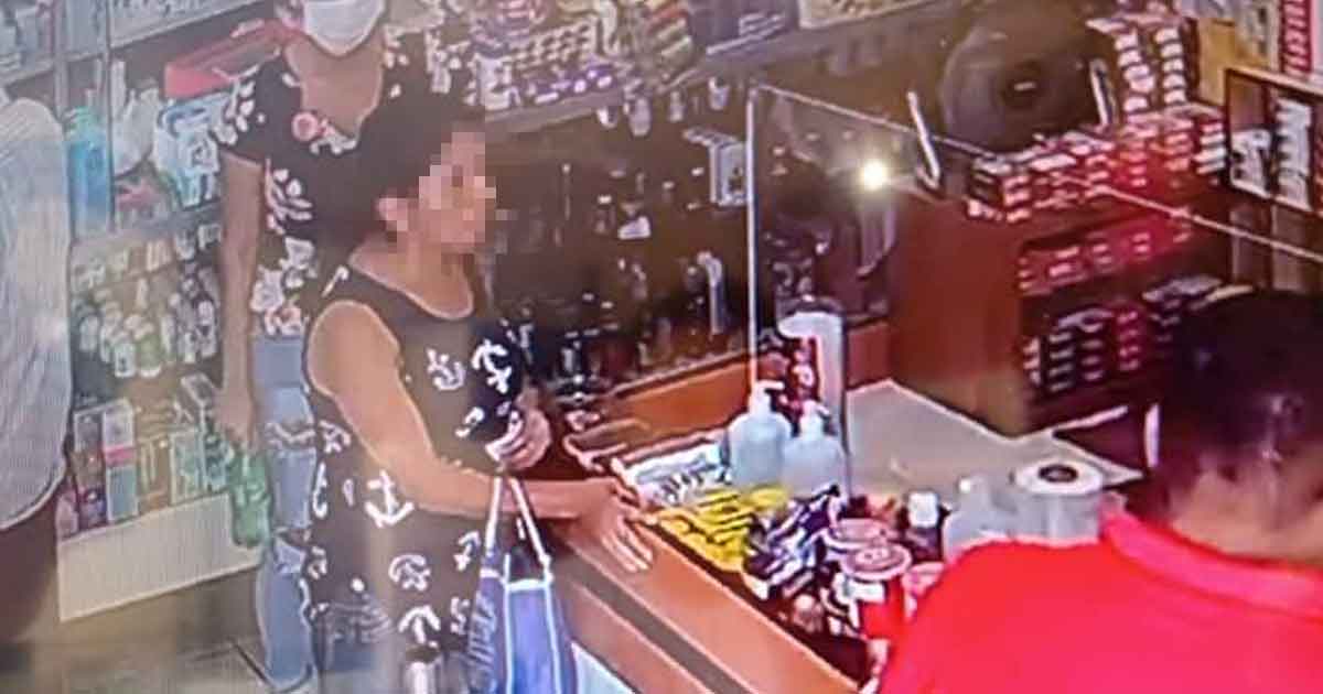Captan a señora robando un celular