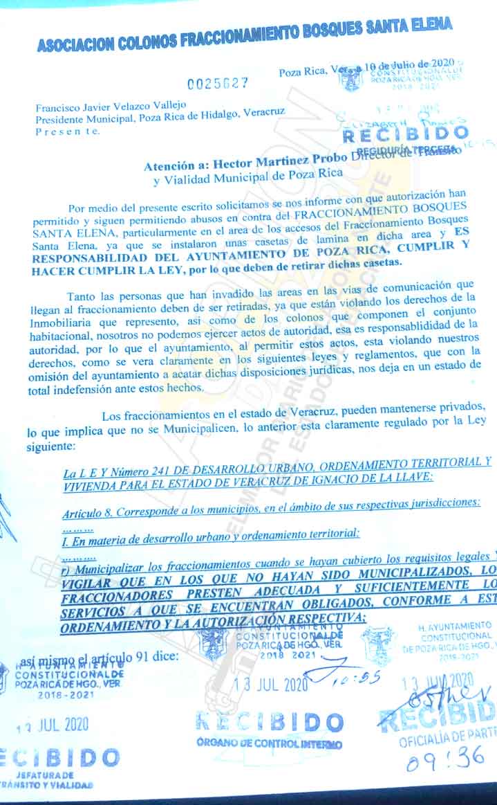 Vecinos molestos por casetas en medio de calle