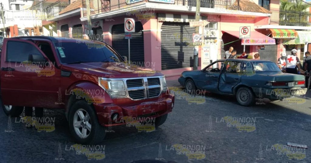 ¡No hace alto y choca!