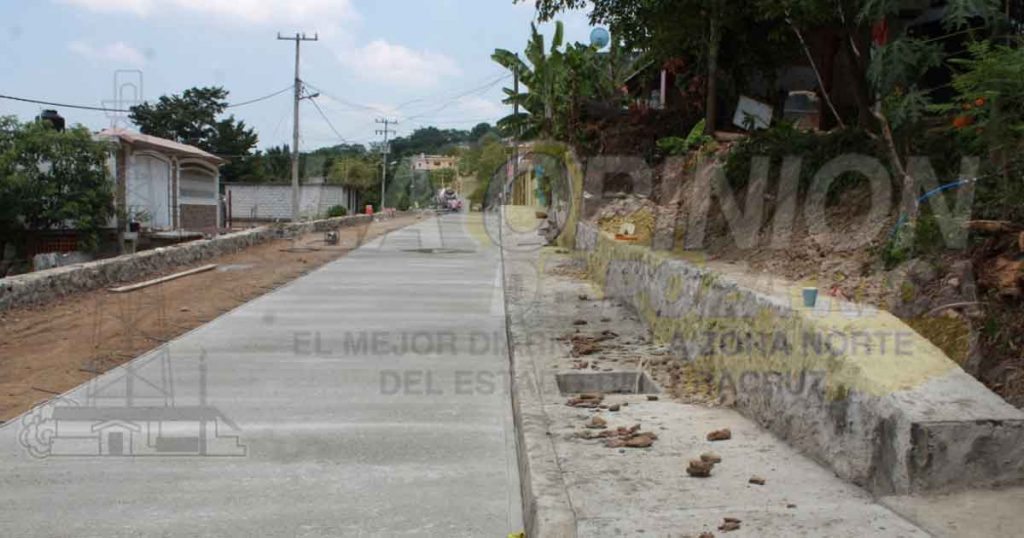 Millonaria inversión en obras de pavimentación en Coatzintla