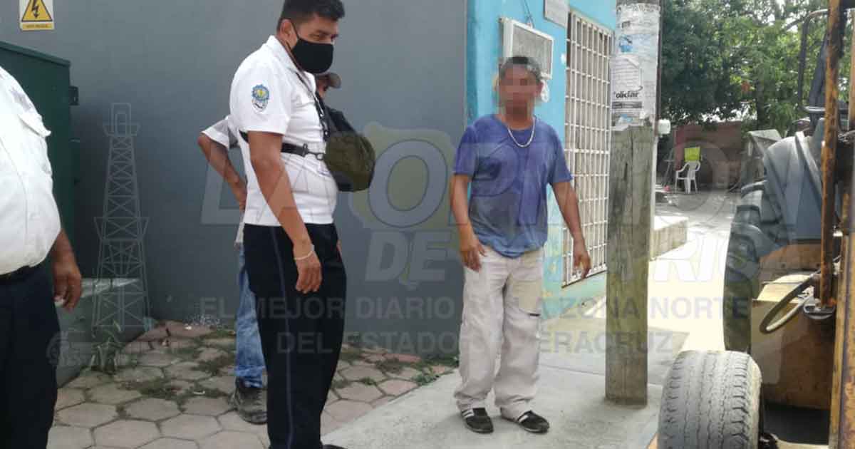 Derriba poste de teléfono