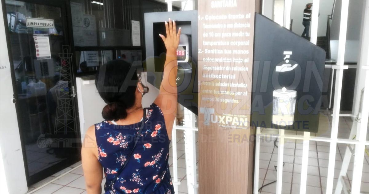 Colocan filtro sanitario en acceso a ayuntamiento