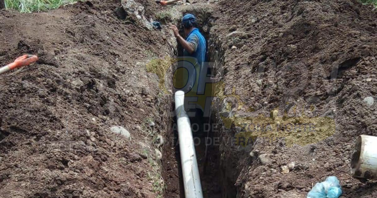Reparan fuga en red de distribución de agua tras 4 días de trabajos