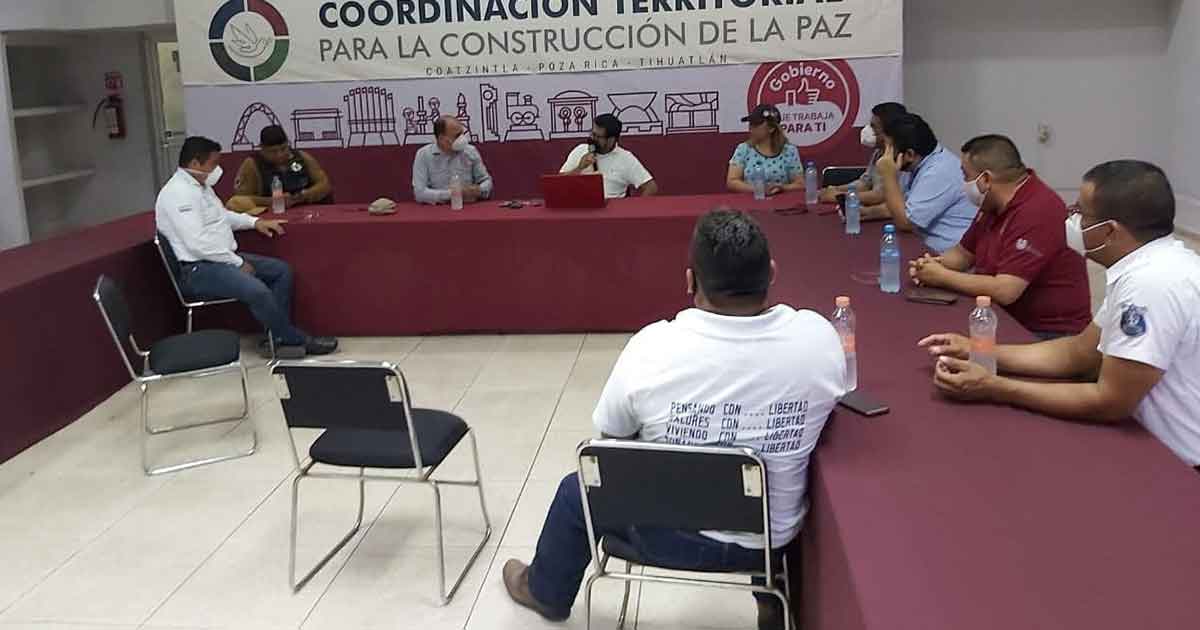 Taxis de Coatzintla descenderán pasaje en el parador urbano