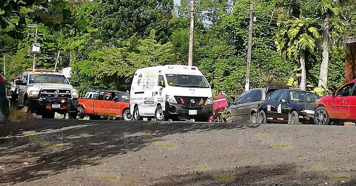 Motociclista lesionado al impactarse en una camioneta