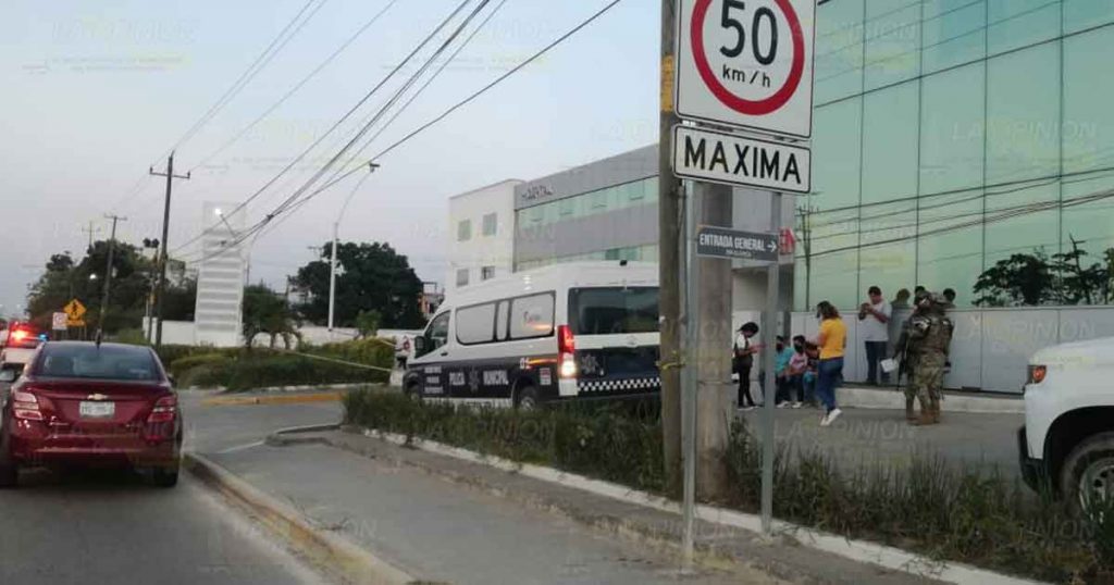 Hallada muerta al interior de una camioneta