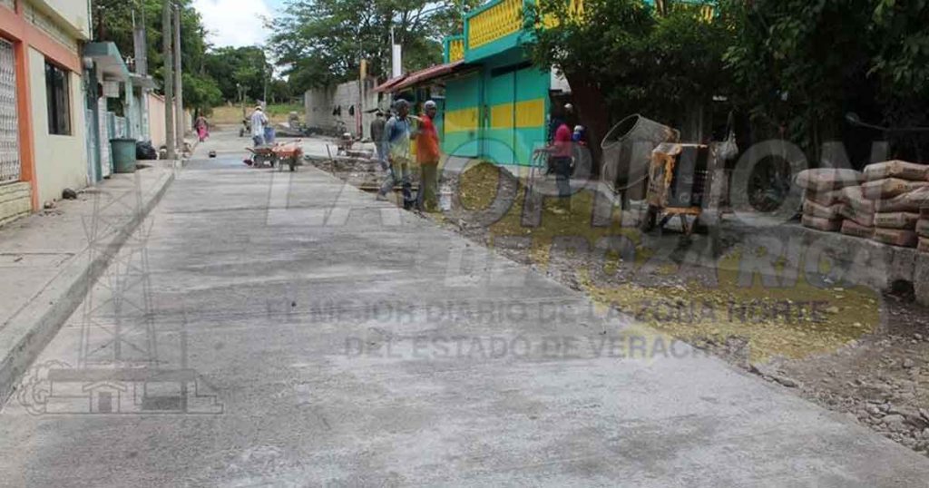 Avance en un 85% de la pavimentación de la calle Escuadrón 201 en Naranjos