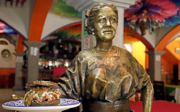 ¡Nogadahamburguesas! Así se reinventan los chiles en nogada por pandemia