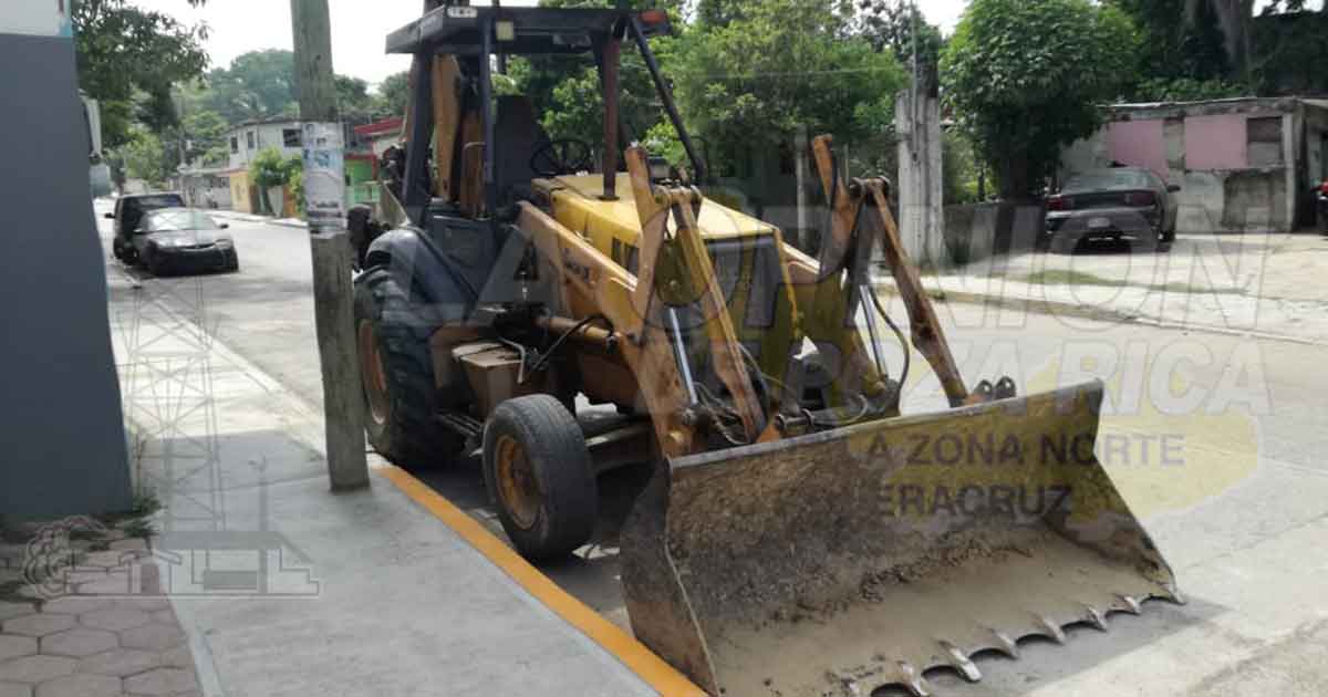 Derriba poste de teléfono