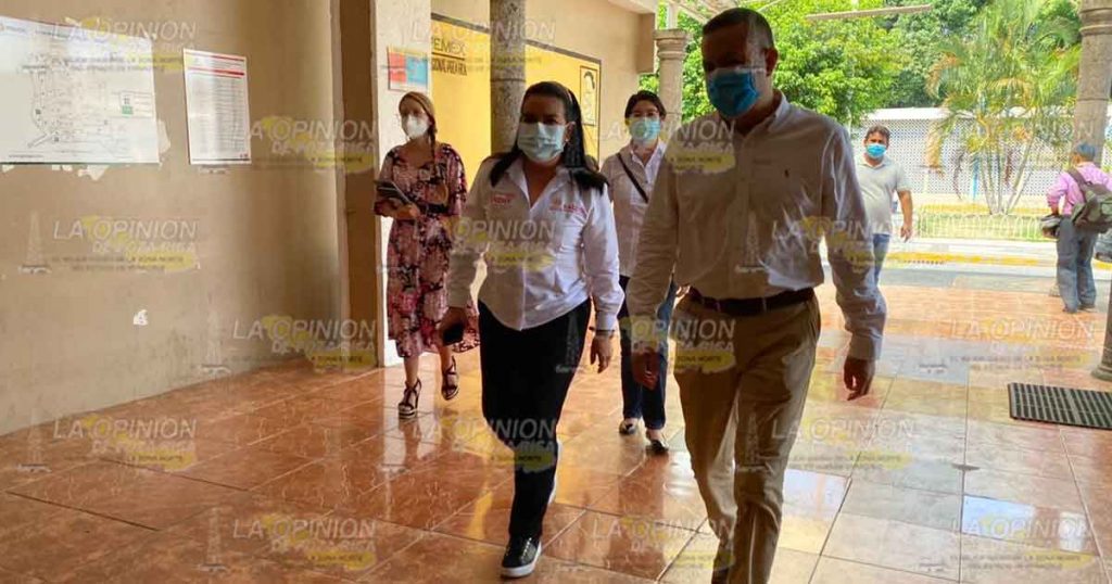 Presidenta del Sistema Nacional del DIF visita hospitales de PR