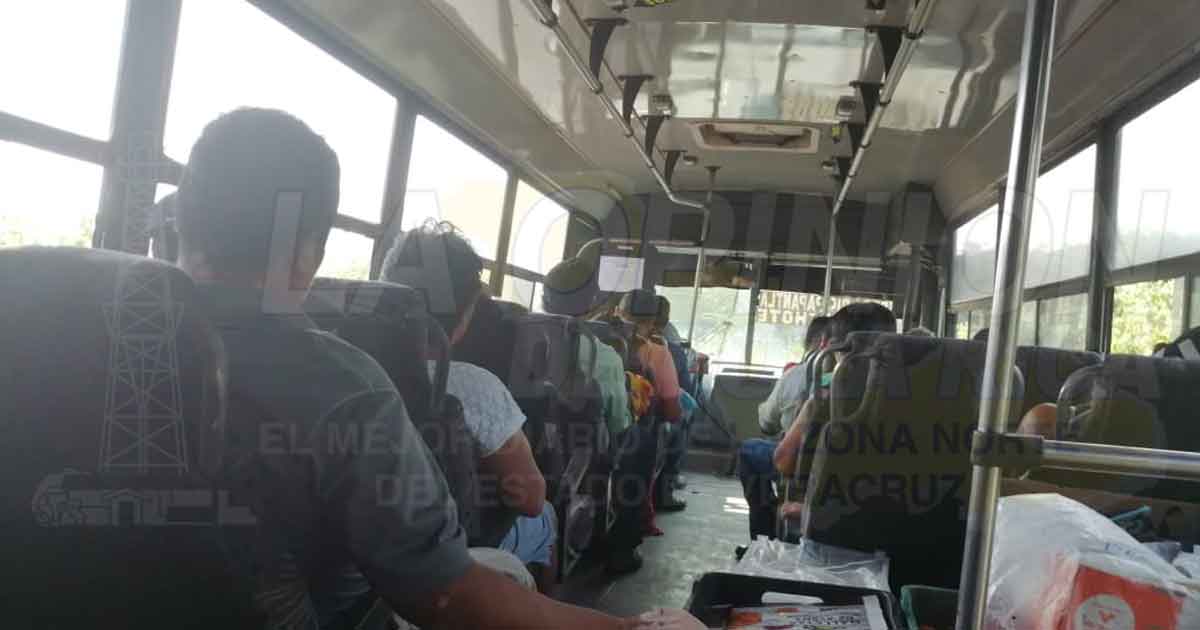 No hay sana distancia en transporte público del Totonacapan