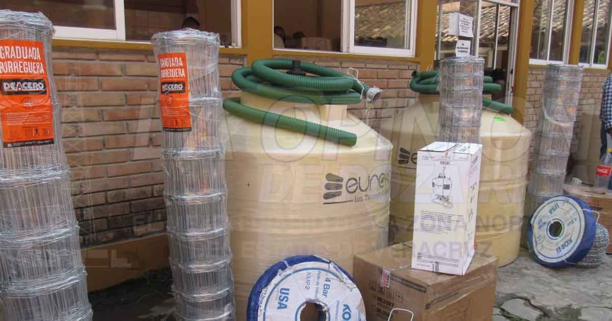 En Coyutla entregan proyectos productivos