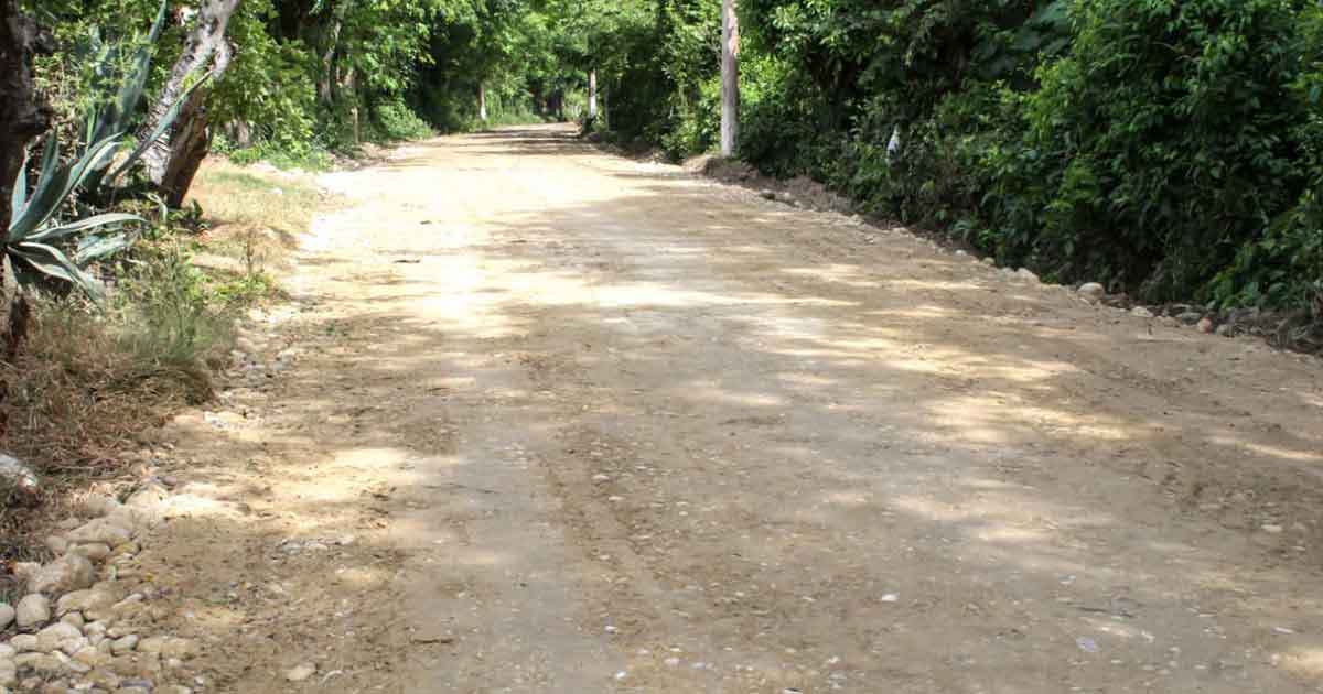 Mejoran el camino a Ojital en Naranjos