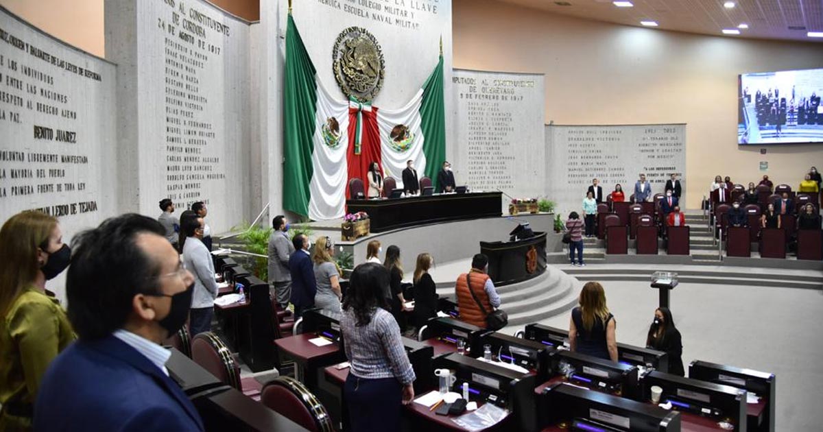 Prorroga Congreso otorgamiento de medallas y premios