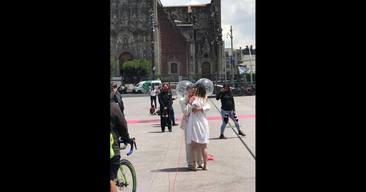 Actores 'toman' el espacio público "para defender el arte presencial"
