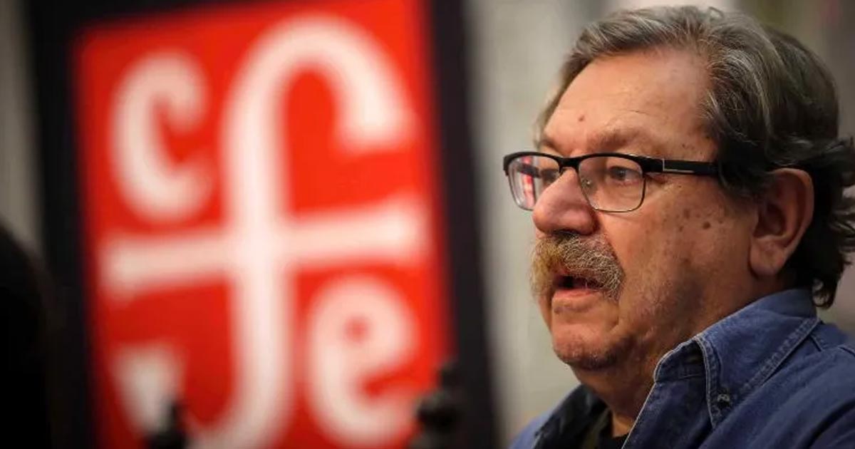 La FCE sobrevive entre “puñaladas” y bajas ventas
