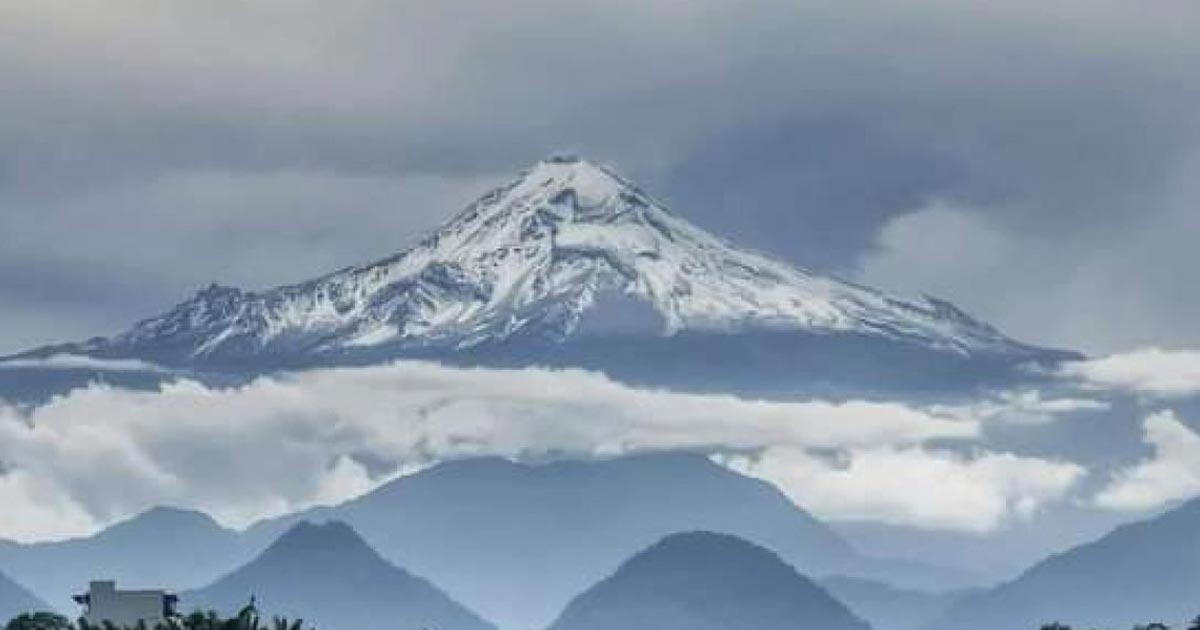 Visitantes desobedecen cierre e ingresan al pico de Orizaba