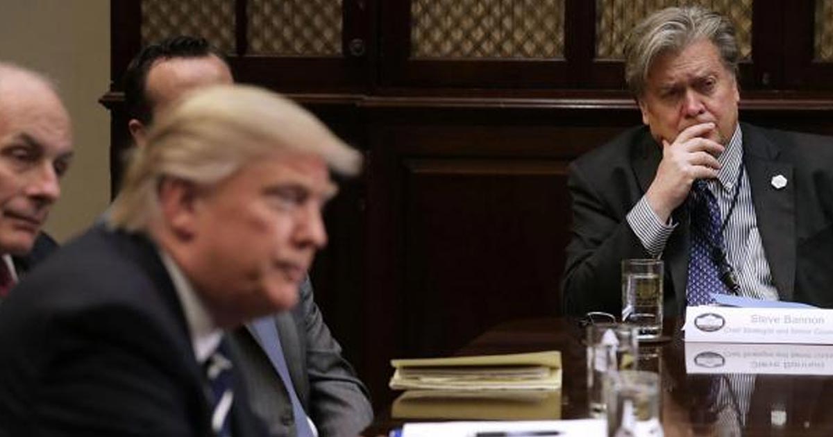 Detenido el exjefe de campaña de Trump por fraude a los donantes del 'Muro'