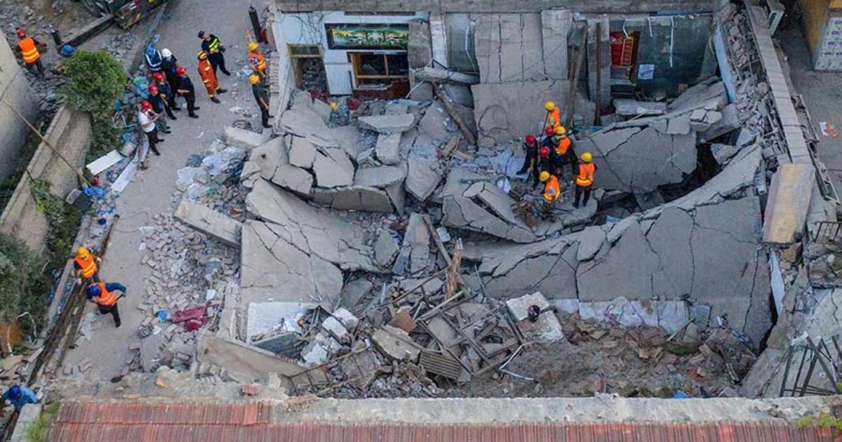 17 muertos por derrumbe de restaurante en China