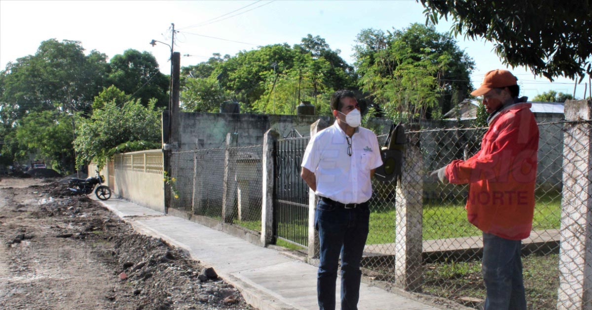 Supervisa alcalde de obra peatonal en la colonia las delicias