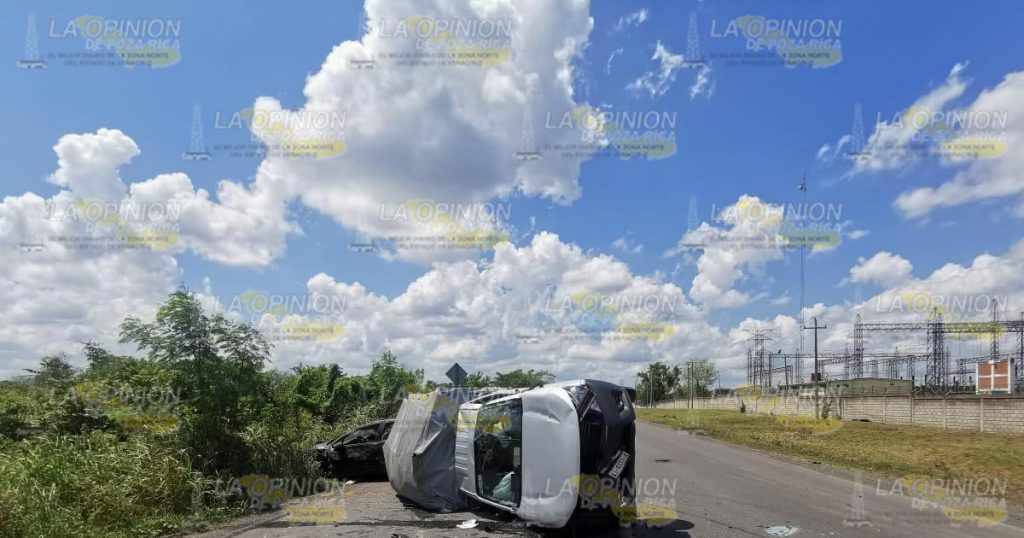 Vuelca camioneta en Tierra Blanca