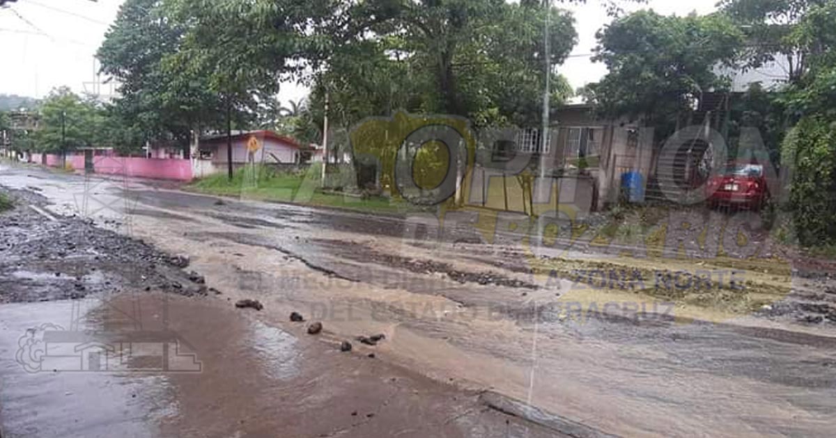 Destrozada la calle Frontera en Cerro Azul