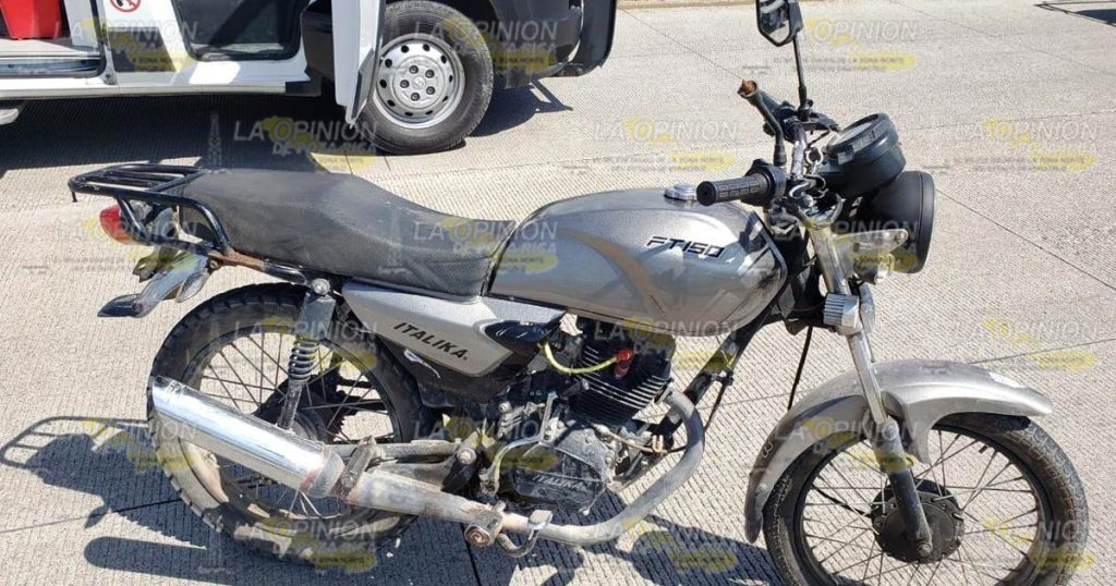 La joven mujer fue Impactada por el chofer de un carro Quedando tirada sobre el pavimento
