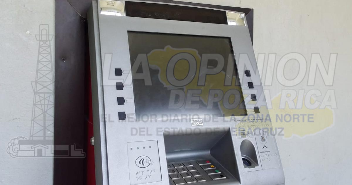 Clase trabajadora afectada por la falta de cajero automático en Cazones