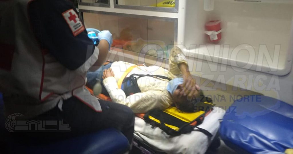 Veloz taxista arrolla a mujer