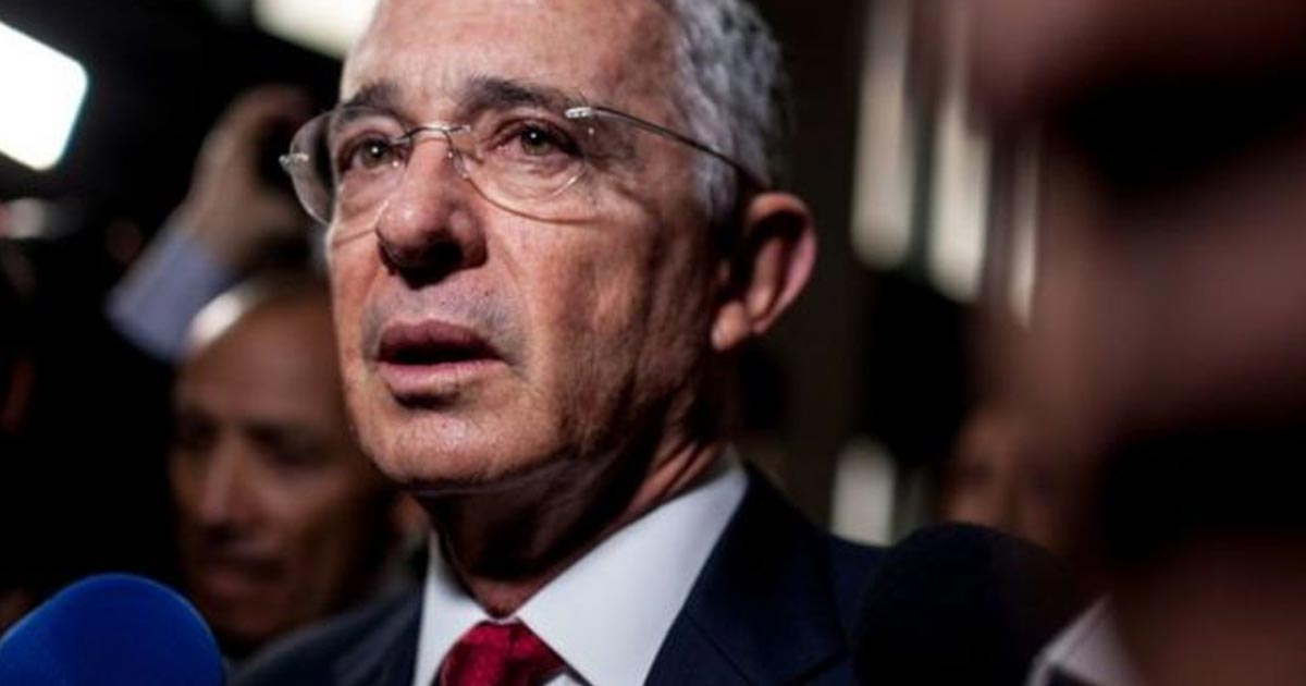 De qué se acusa al expresidente Álvaro Uribe y por qué su arresto domiciliario es histórico en Colombia