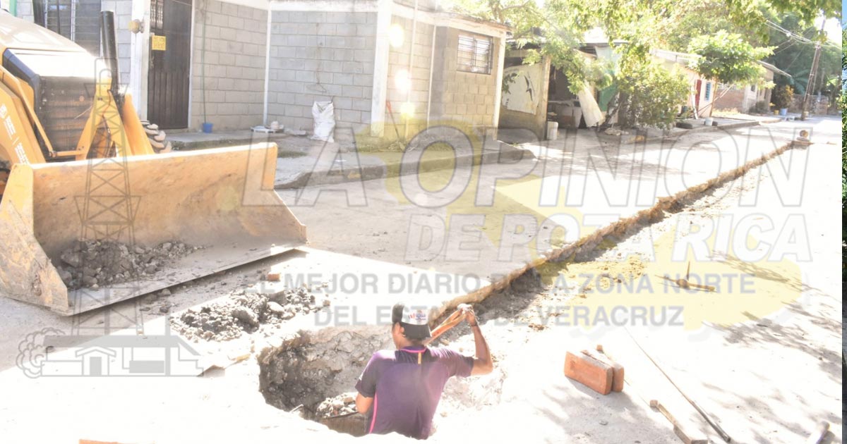 Reparan drenaje colapsado sobre la calle Loma de los Cedros