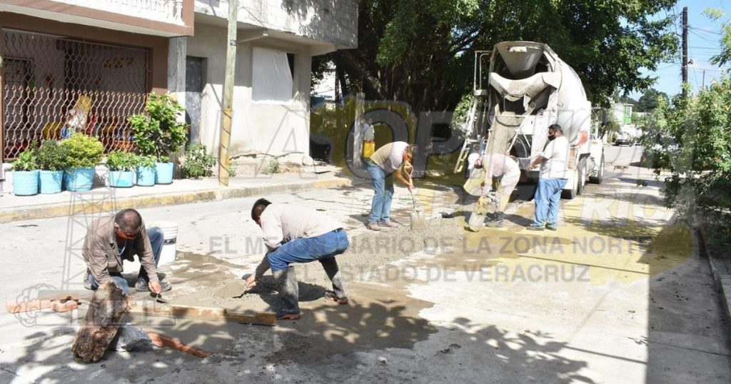 Reparan drenaje colapsado sobre la calle Loma de los Cedros