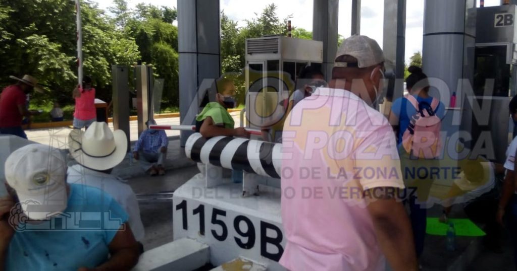 De último momento bloquean paso en la Pánuco- Canoas