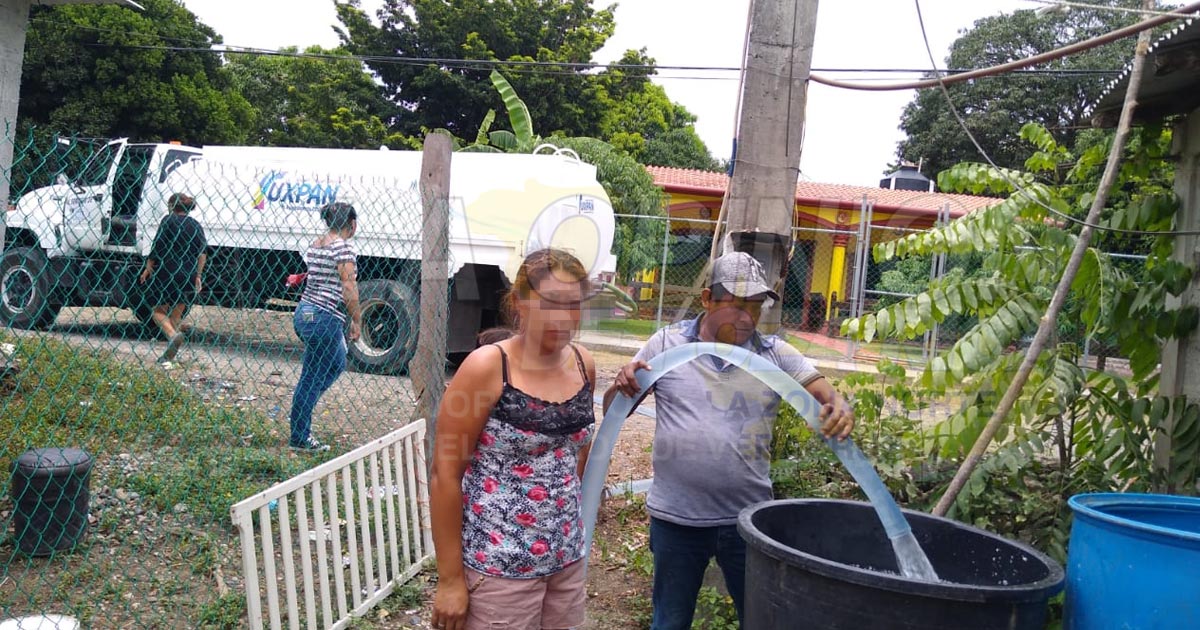 Quejas por constantes fallas en el suministro de agua en Tuxpan