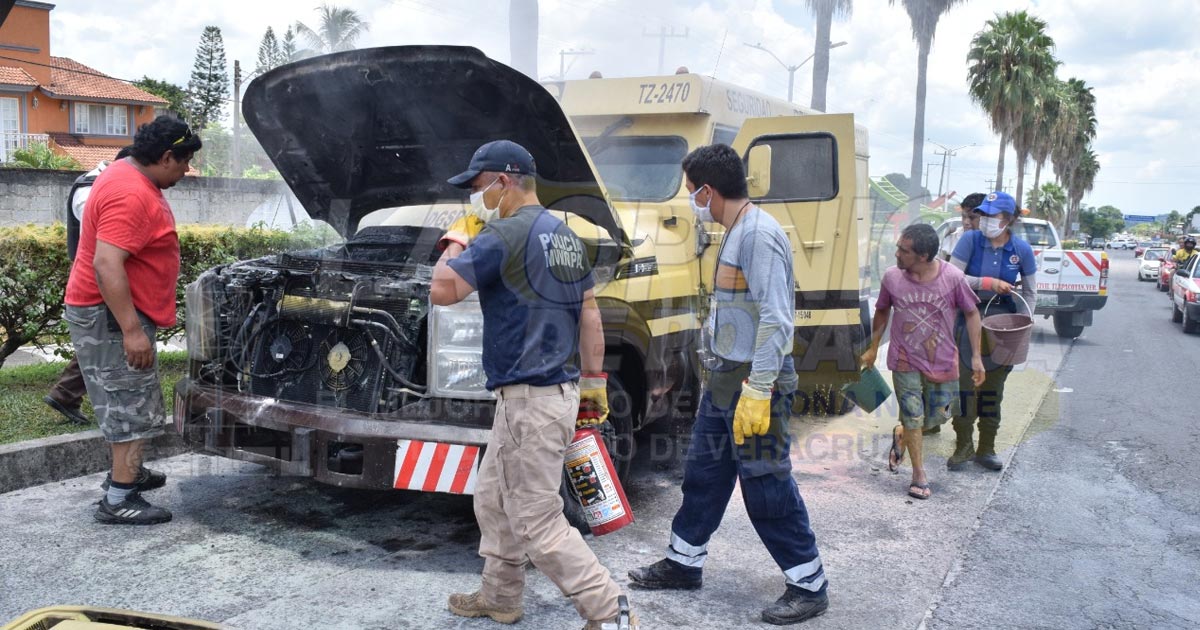 Camioneta de valores chamuscada, en Tlapacoyan