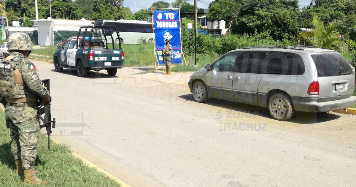 Abandonan camioneta y movilizan a la policía