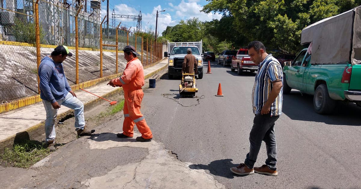 Alcalde de Naranjos Amatlán inicia trabajos en la avenida Morelos