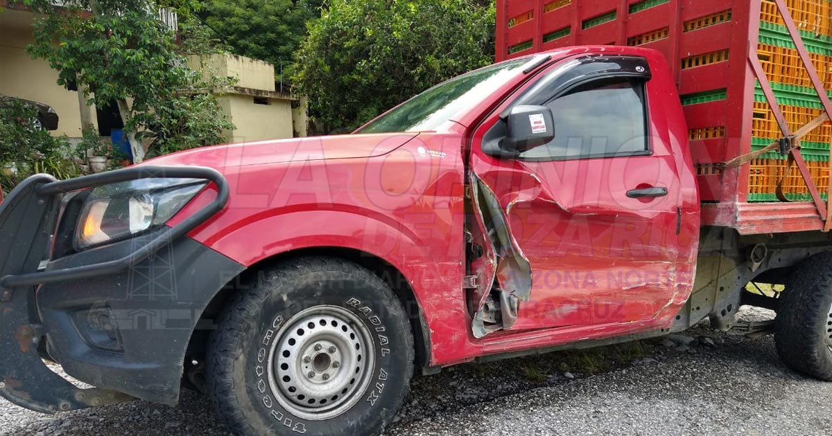 Doctora choca y termina al fondo de un barranco en Atzalán